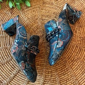 Enzo Angiolini Blue Floral Mules